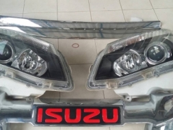 ไฟหน้า isuzu all new โครมพร้อมหลอดไฟ