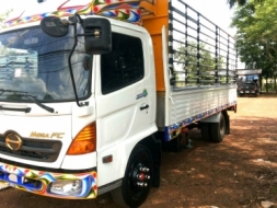 ขายด่วน รถบรรทุก 6 ล้อ  HINO MEGA 5.50 เมตร