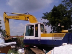 ขายเหมา Komatsu PC200-3