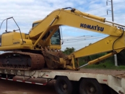 ขายรถแบคโฮ  KOMATSU PC 200-7 รถสวยพร้อมใช้งาน เอกสารเล่มทะเบียน