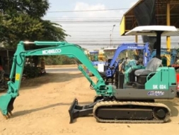 ขายรถขุดแบคโฮ KOBELCO SK024 ขนาดPc25   (มีลายหัวกระแทก) เครื่องแน่น ระบบไว (แทรคยางดี 100%) รถพร้อมใ