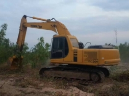 ขายรถขุดแบ็คโค komatsu pc200-6ช่วงล่างใหม่ บุ้งกี๋ใหม่ เอกสารเล่มทะเบียนครบ จัดไฟแนนซ์ได้4แสน เครื่อ