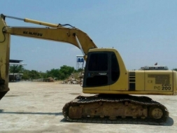 ขาย KOMATSU PC 200-6 สภาพสวยพร้อมใช้ ติดต่อ คุณ อ๊อฟ พิจิตร 086-737-9991