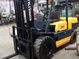 komatsu 3.5 ตัน งายาวพิเศษ 2.1 ม. เครื่องสวย ไม่เคยวิ่งในไทย